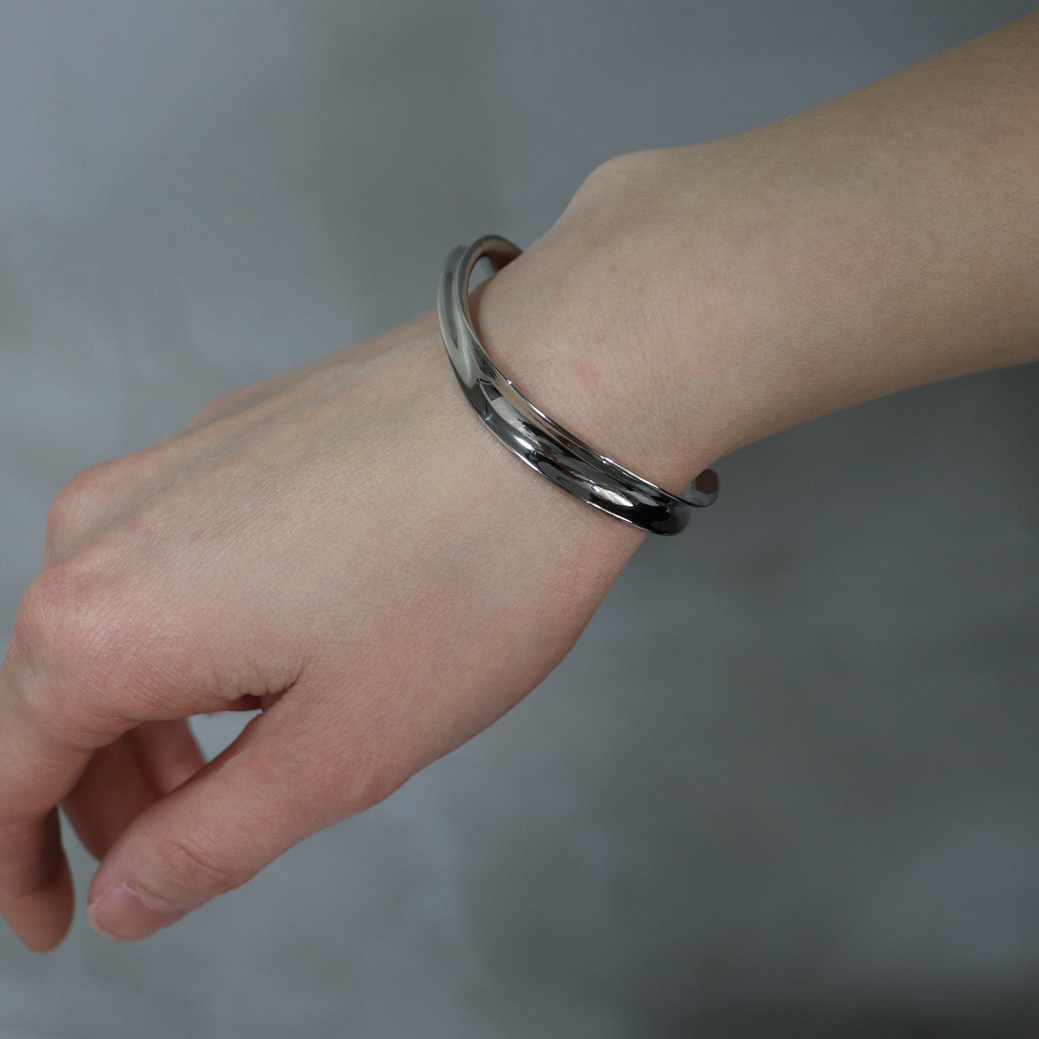 SV925 しなやかに包む バングル|GSV3009WH