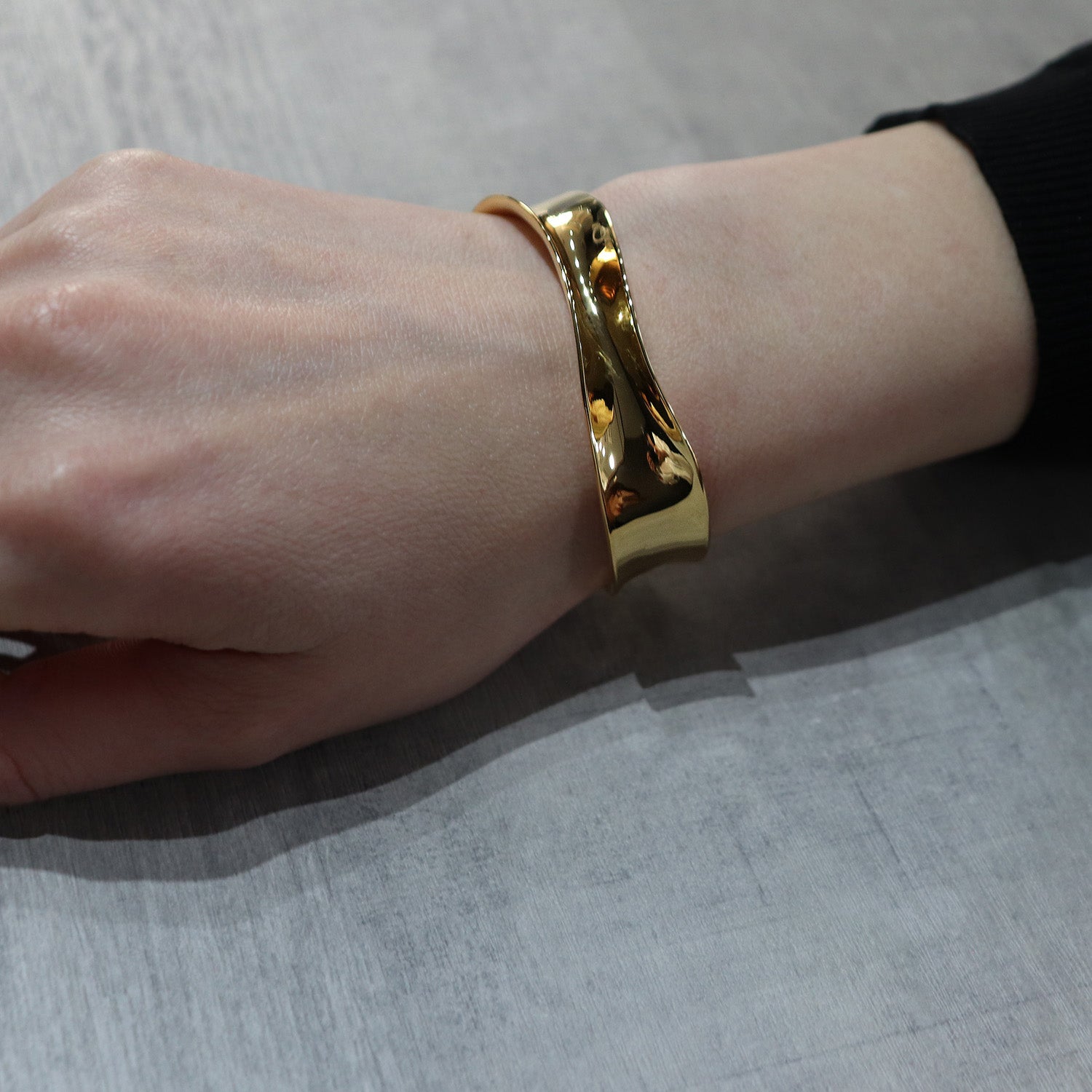 SV925 しなやかに包む バングル|GSV3010GD