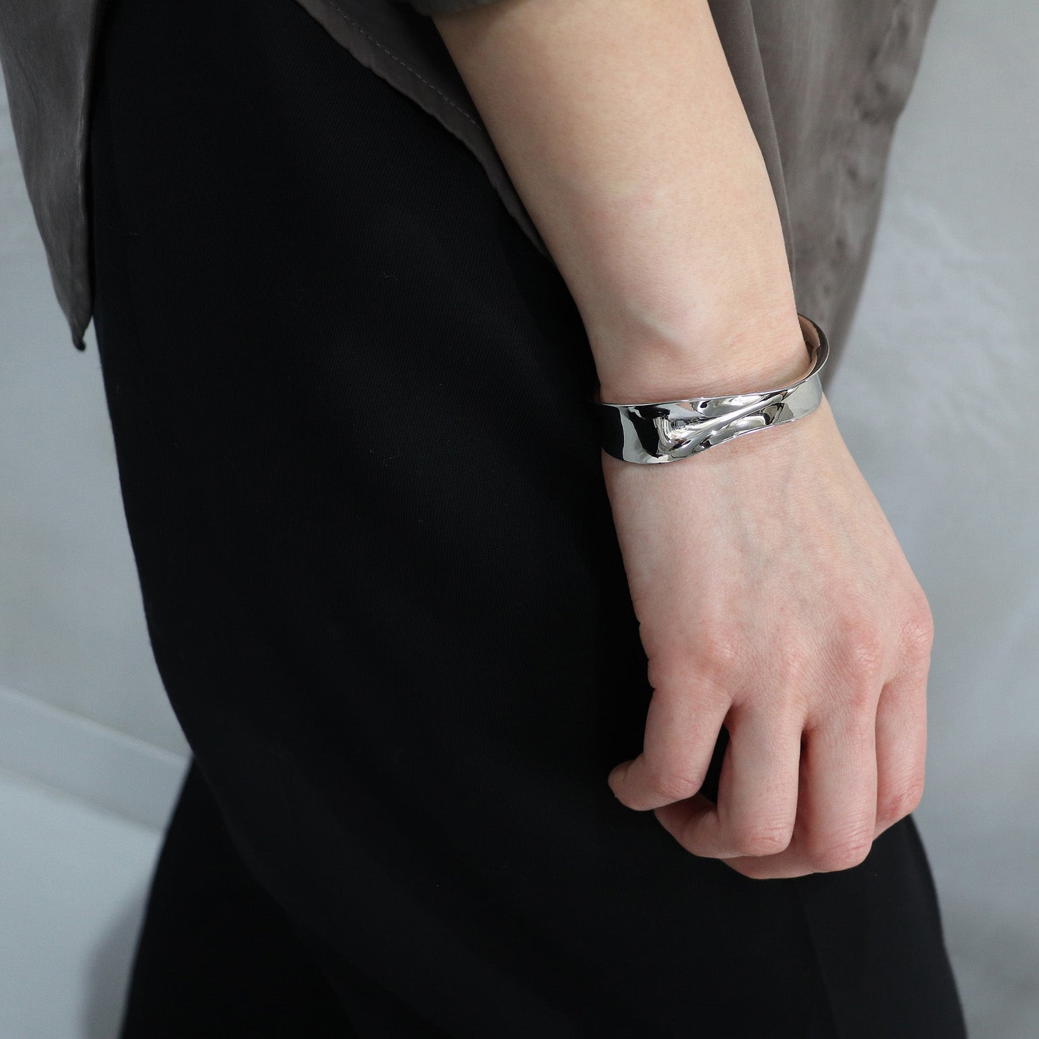 SV925 しなやかに包む バングル|GSV3010WH