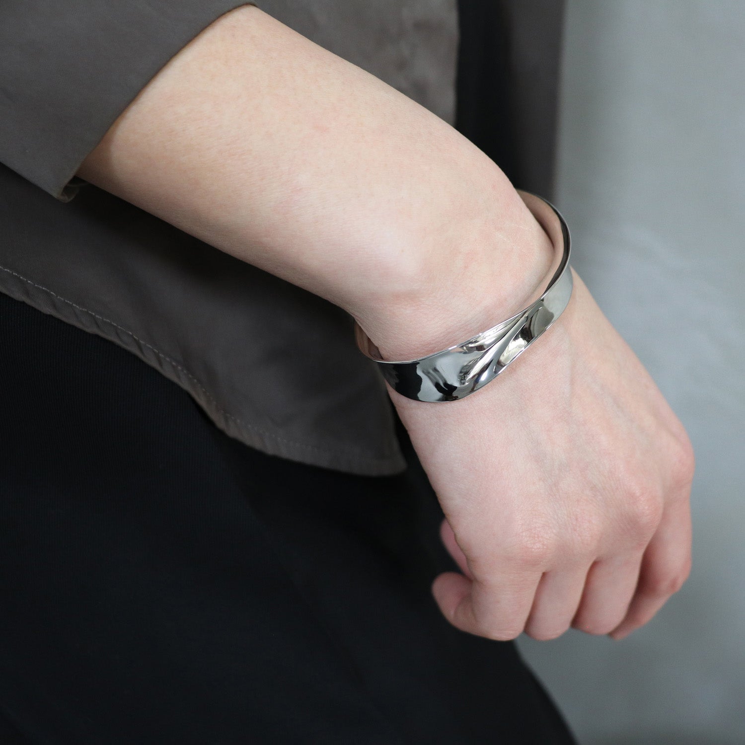 SV925 しなやかに包む バングル|GSV3010WH