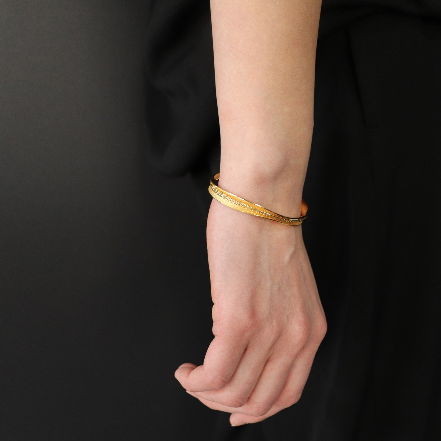 SV925 あふれる光を絡う バングル|GSV3011GD