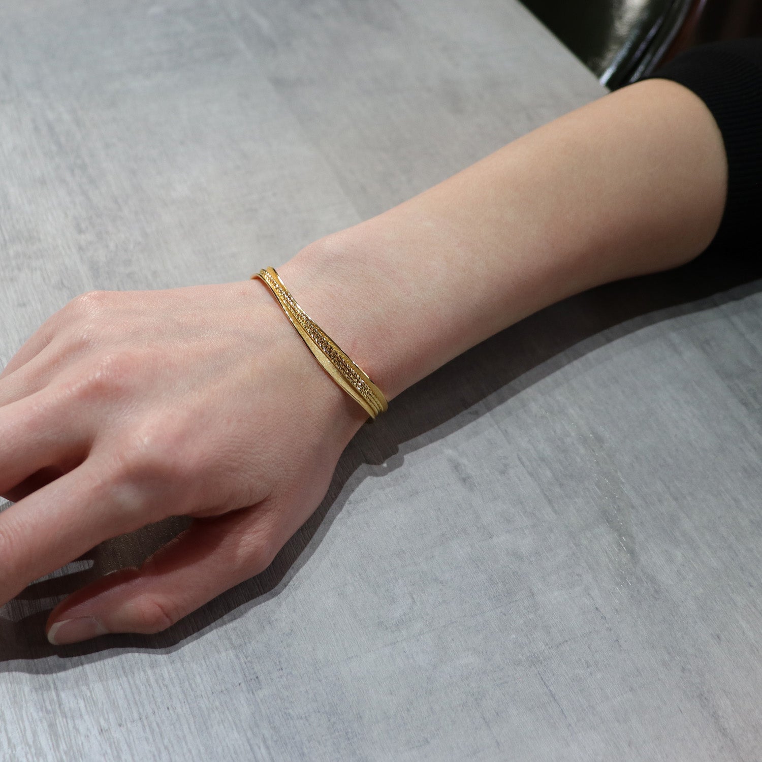 SV925 あふれる光を絡う バングル|GSV3011GD