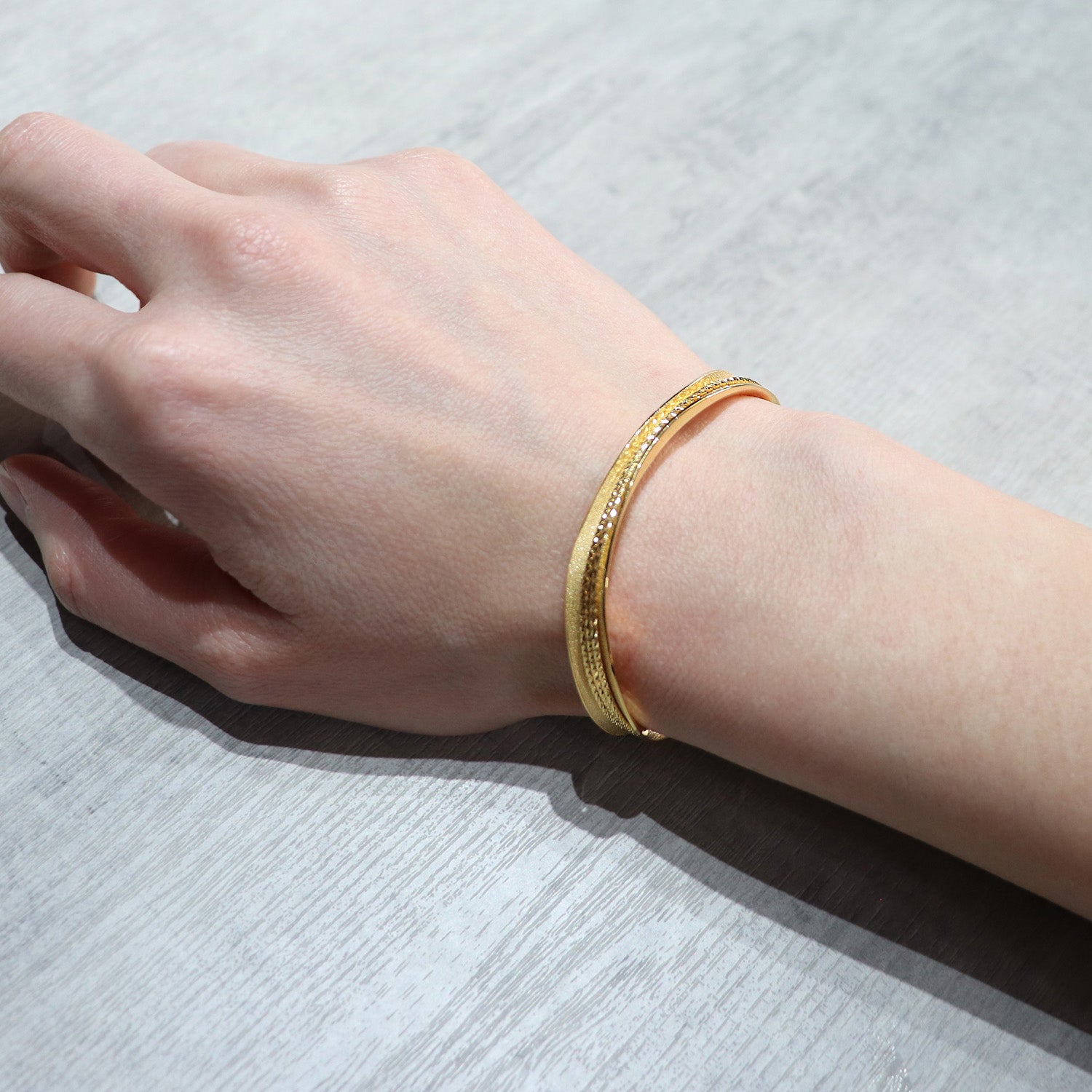 SV925 あふれる光を絡う バングル|GSV3011GD