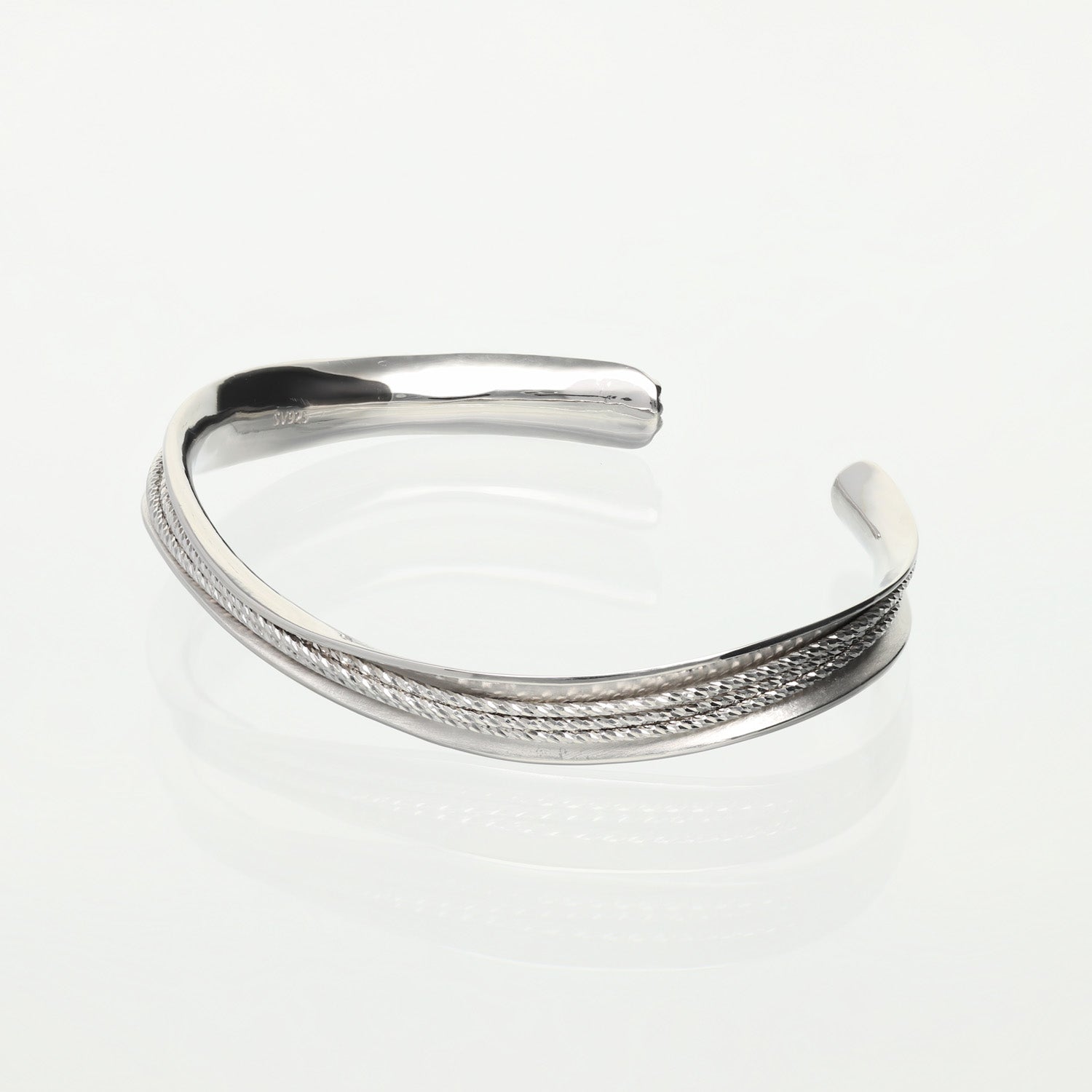 SV925 あふれる光を絡う バングル|GSV3011WH