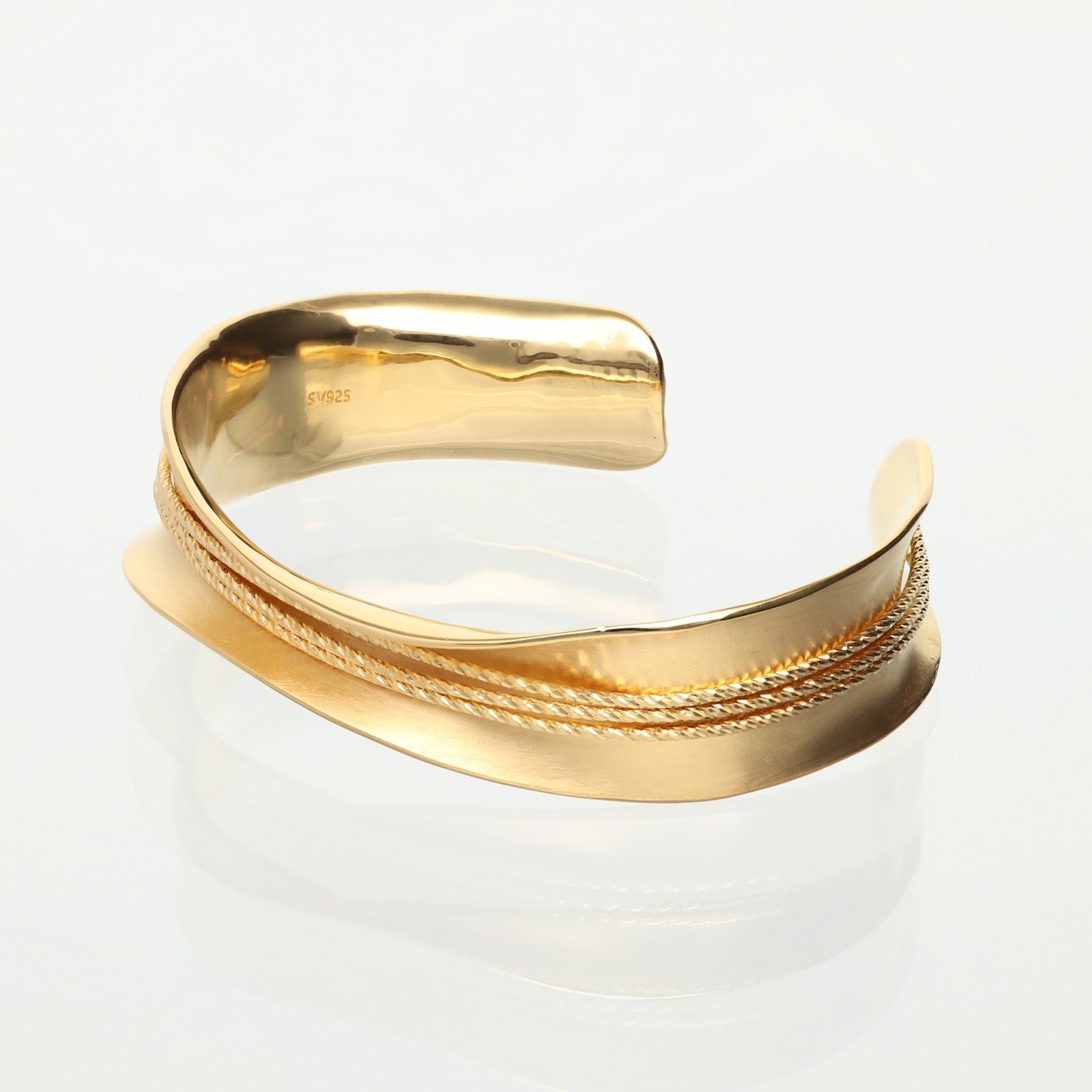 SV925 あふれる光を絡う バングル|GSV3012GD