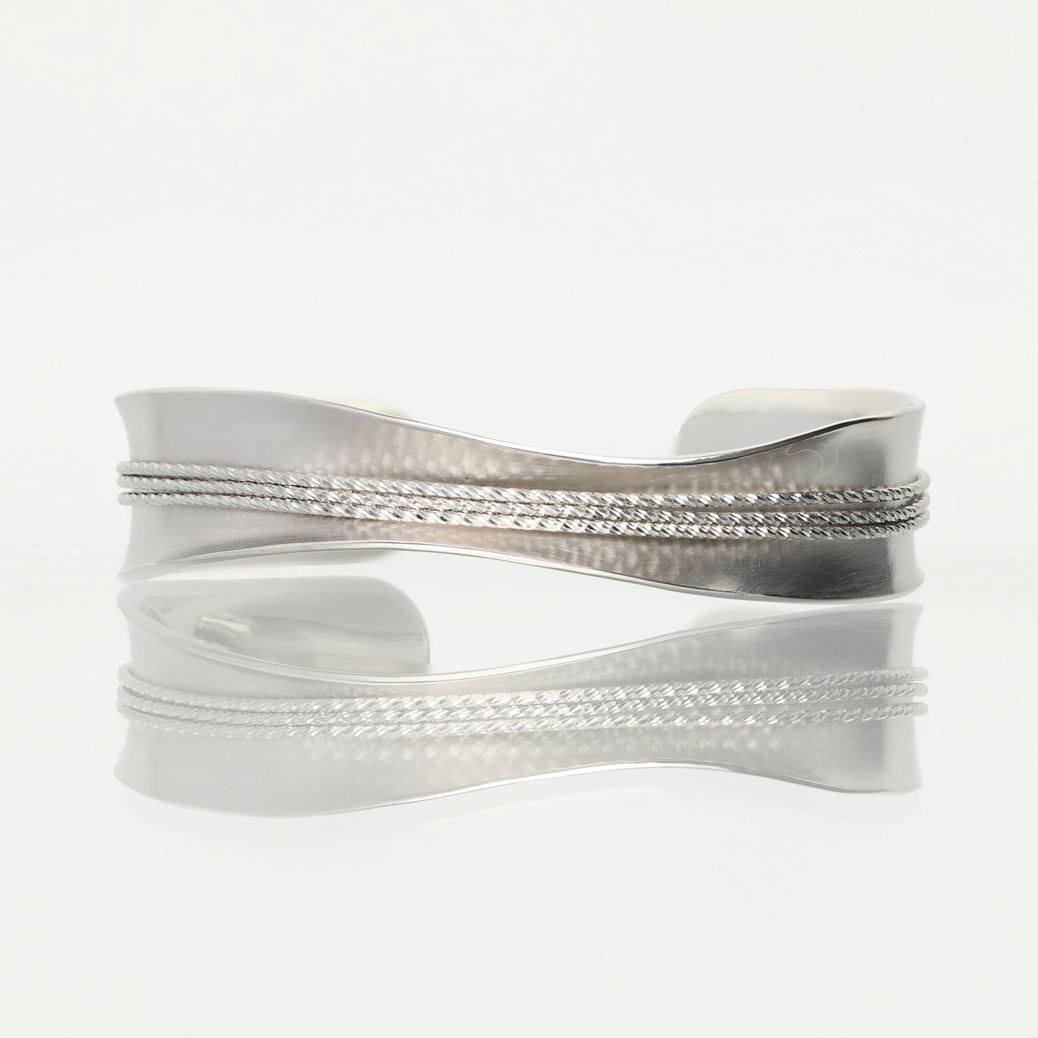 SV925 あふれる光を絡うバングル|GSV3012WH