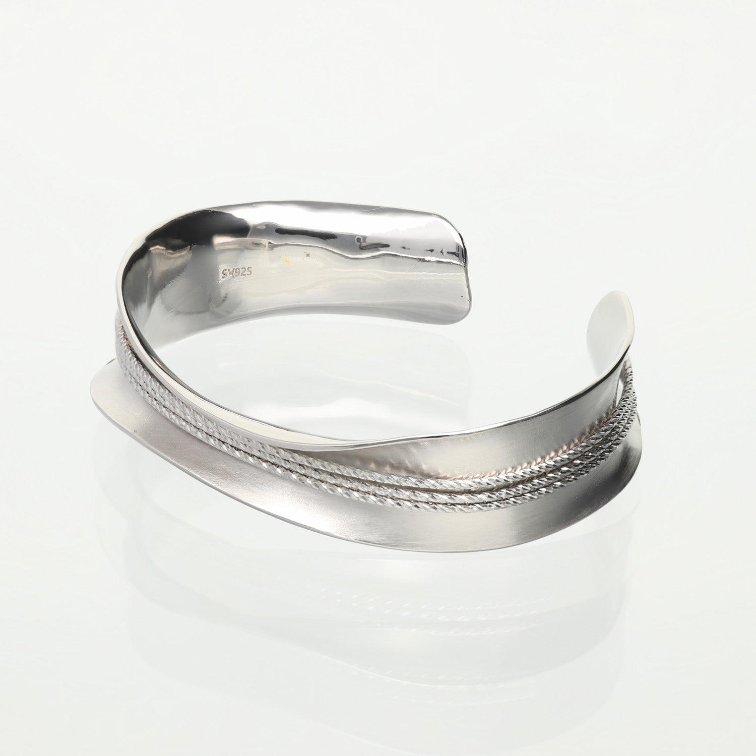 SV925 あふれる光を絡うバングル|GSV3012WH