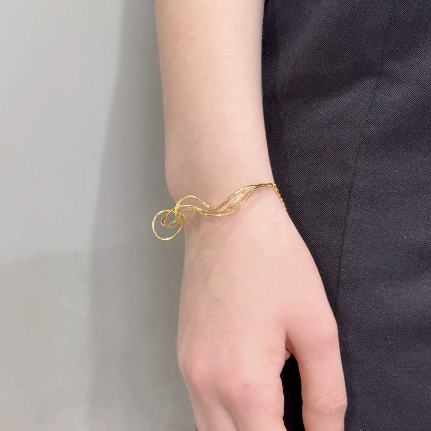 SV925 流れる躍動 バングルブレスレット|GSV3013GD