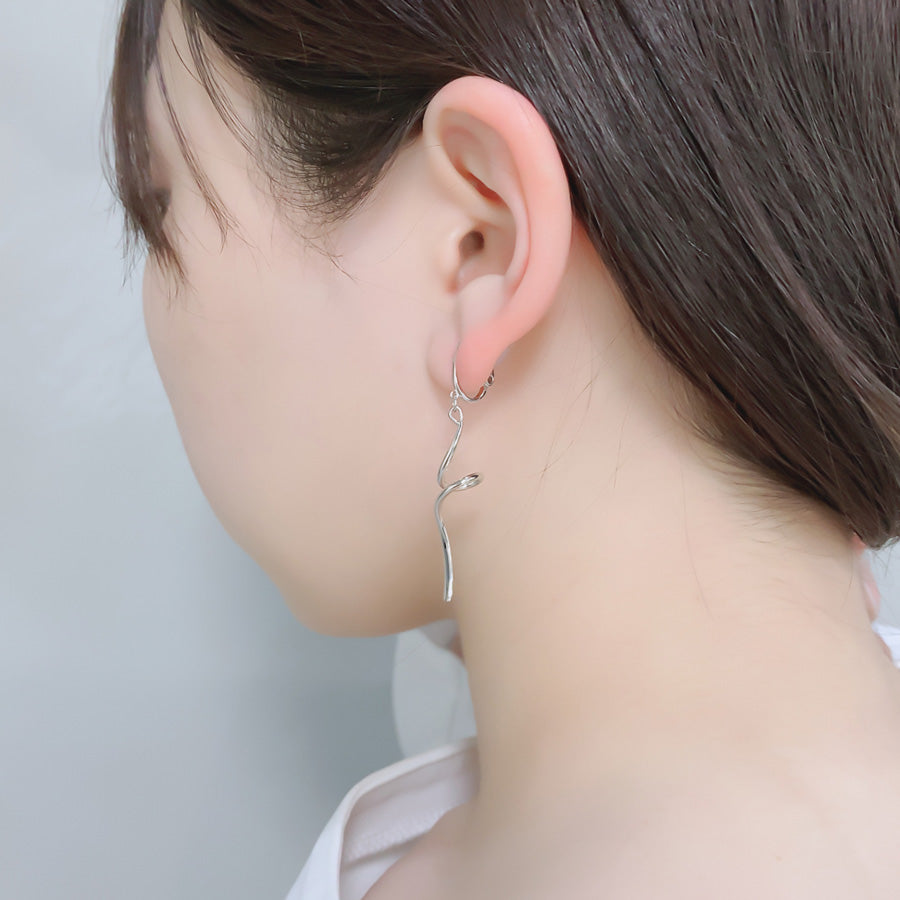 SV999&925 純銀の流れるライン イヤリング|GSV4021