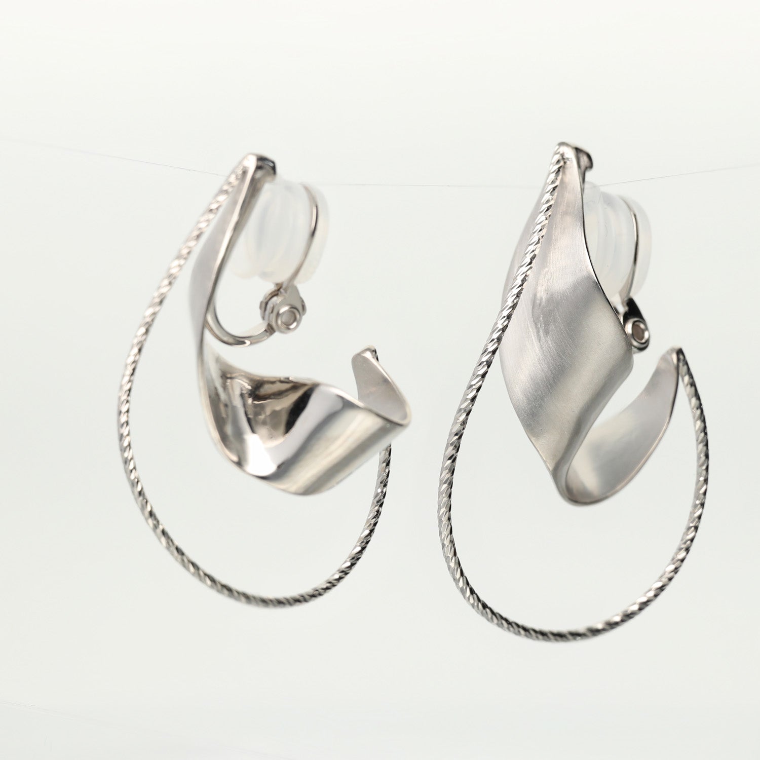 SV925 風に舞う瞬間 イヤリング|GSV4024WH