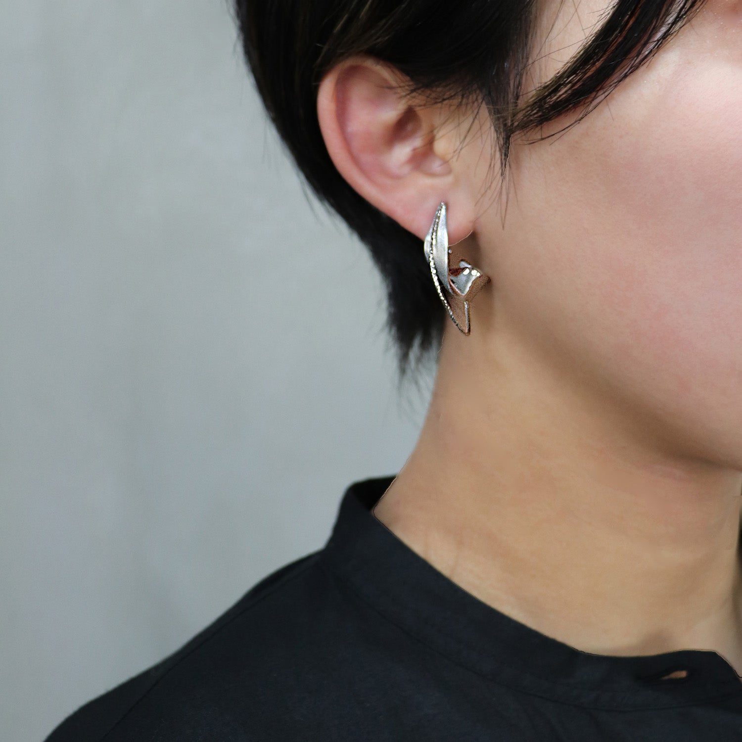 SV925 風に舞う瞬間 イヤリング|GSV4024WH