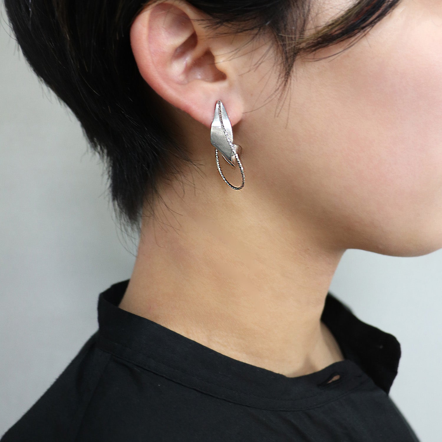 SV925 風に舞う瞬間 イヤリング|GSV4024WH