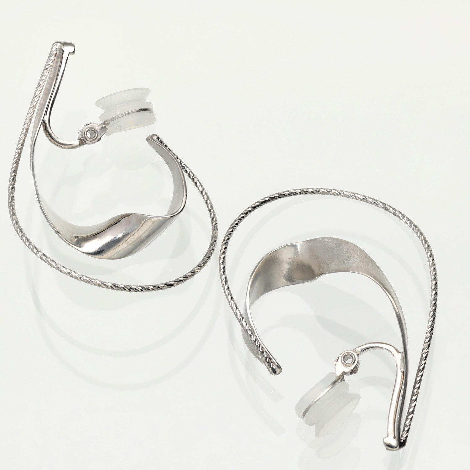 SV925 風に舞う瞬間 イヤリング|GSV4025WH