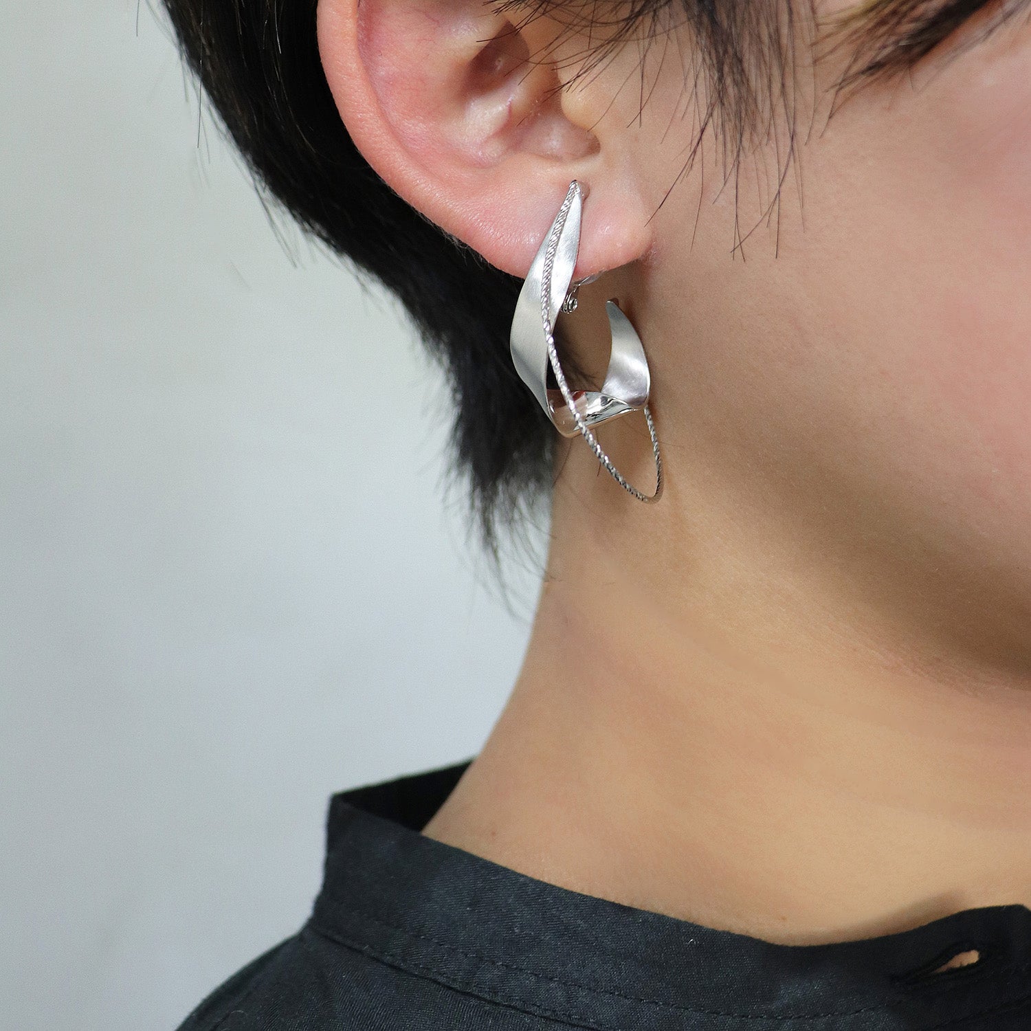 SV925 風に舞う瞬間 イヤリング|GSV4025WH