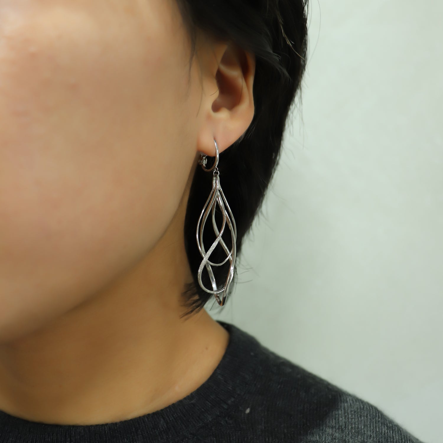 SV925 潤いのループ イヤリング|GSV4026WH