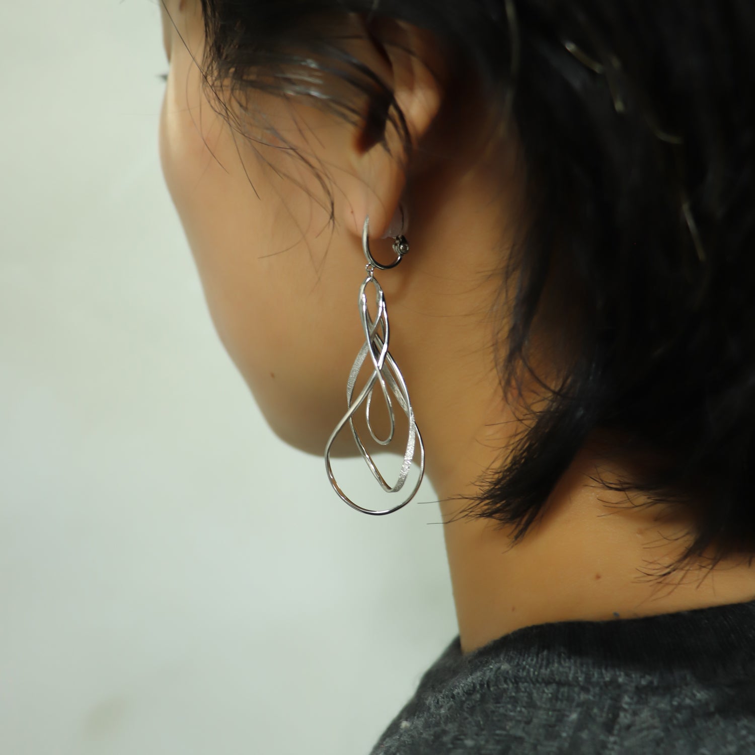 SV925 潤いのループ イヤリング|GSV4026WH