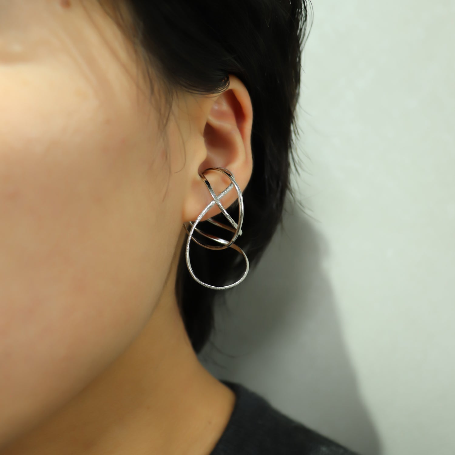 SV925 無限の環 イヤーカフ|GSV5111WH-R・GSV5111WH-L