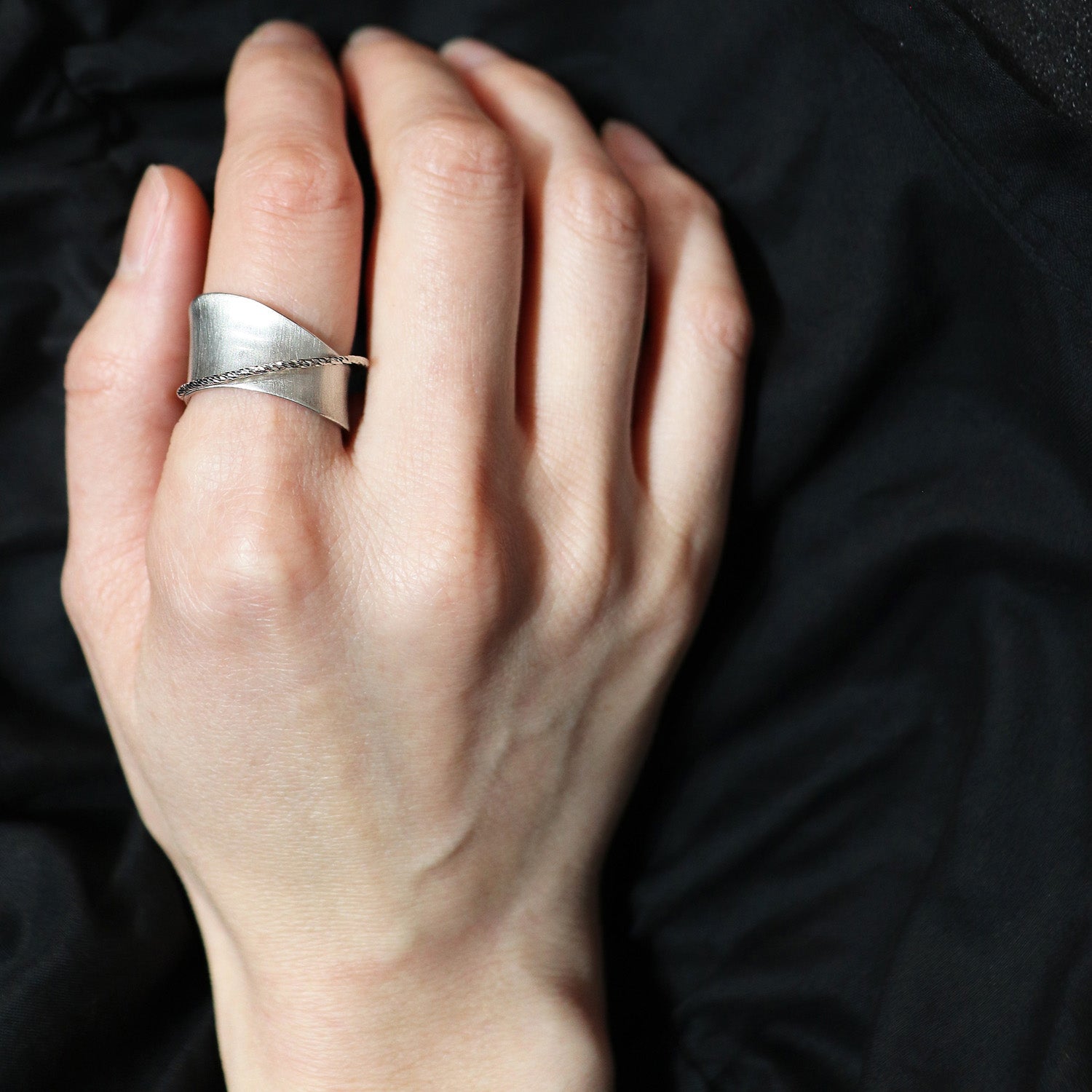 SV925 力強く優しい リング|GSV6013WH