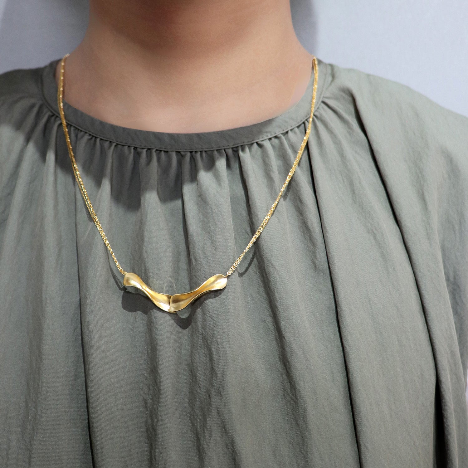 SV925 光沢の揺らぎ ネックレス|GSV8011GD