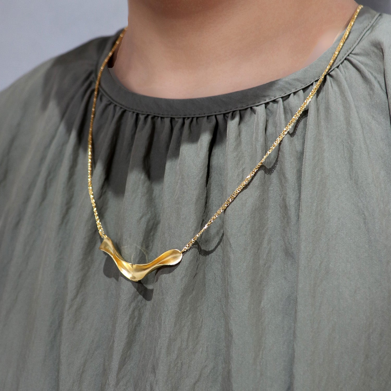 SV925 光沢の揺らぎ ネックレス|GSV8011GD