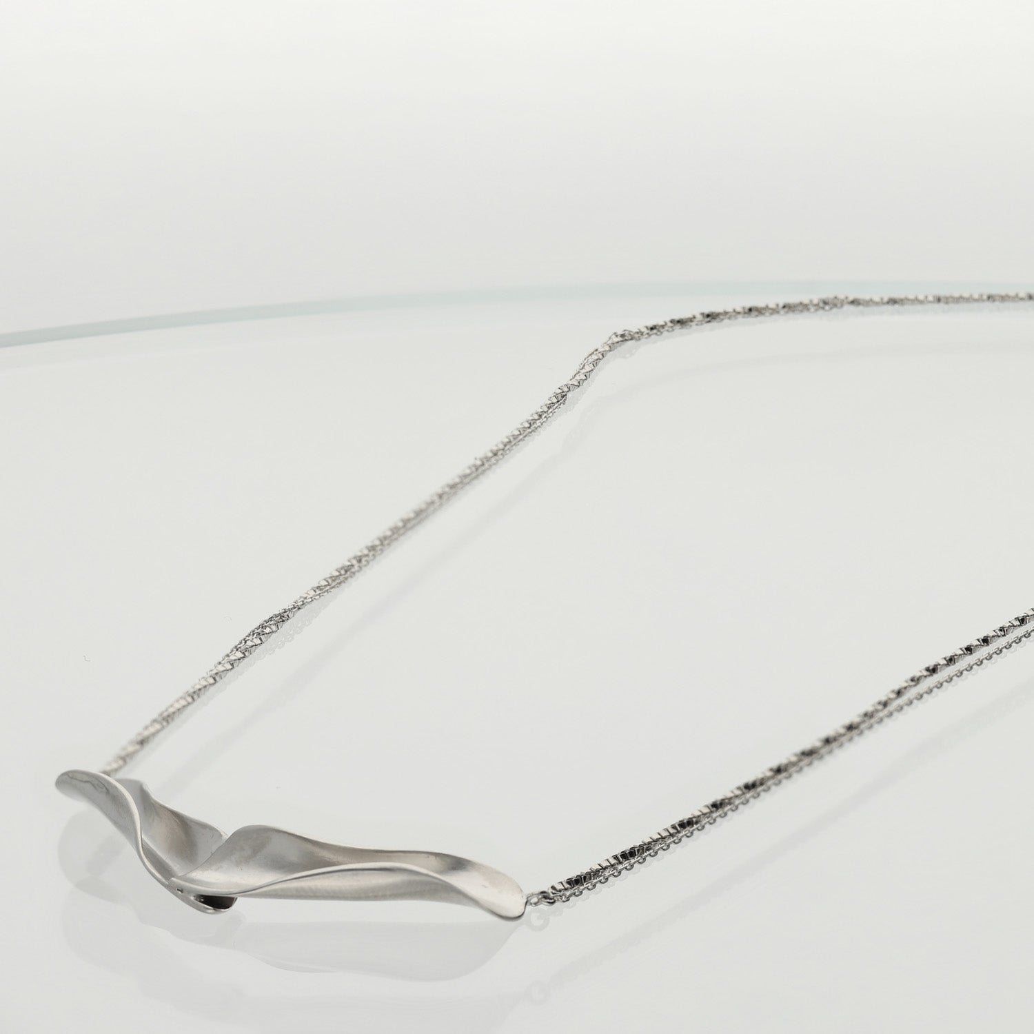 SV925 光沢の揺らぎ ネックレス|GSV8011WH