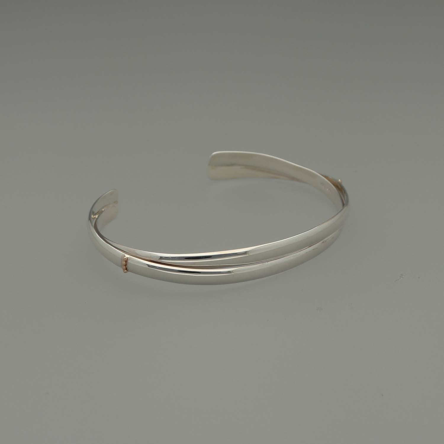 SV925/K10 軸をなぞる バングル|GSVK3003