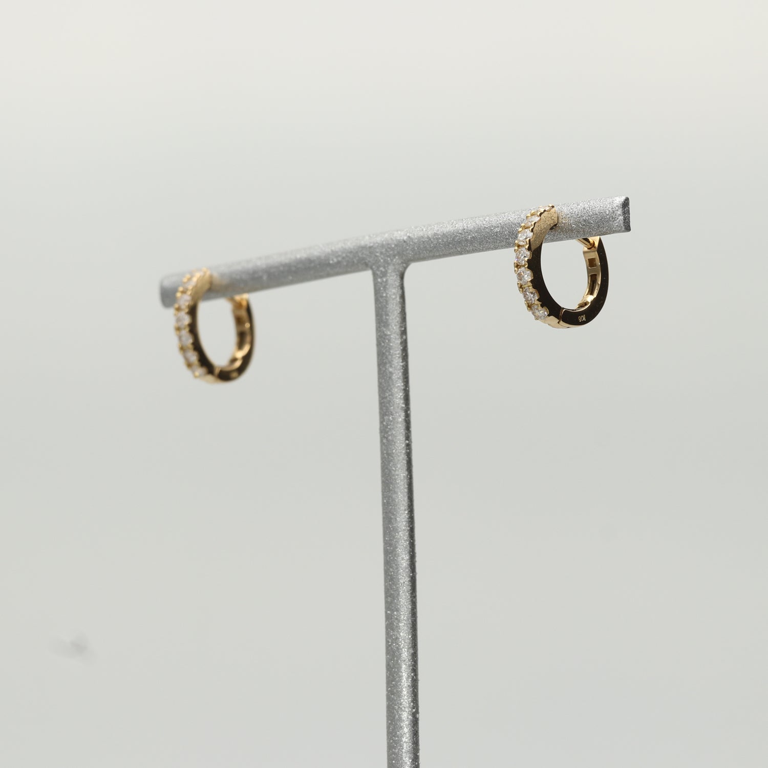 K18 中折れ式 フープダイヤモンド ピアス|GKK369