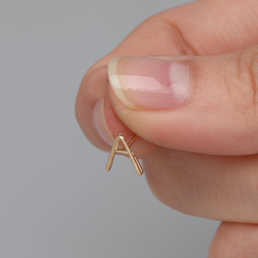 K10  イニシャル  ピアス｜GD-3143A～Z