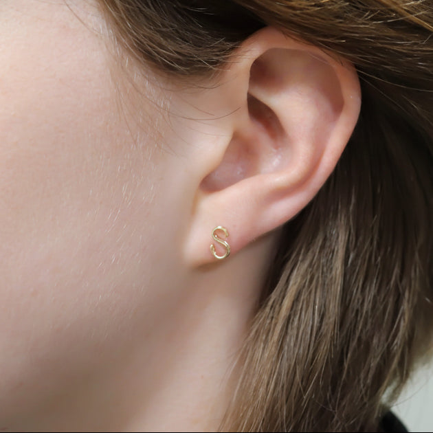 K10  イニシャル  ピアス｜GD-3143A～Z