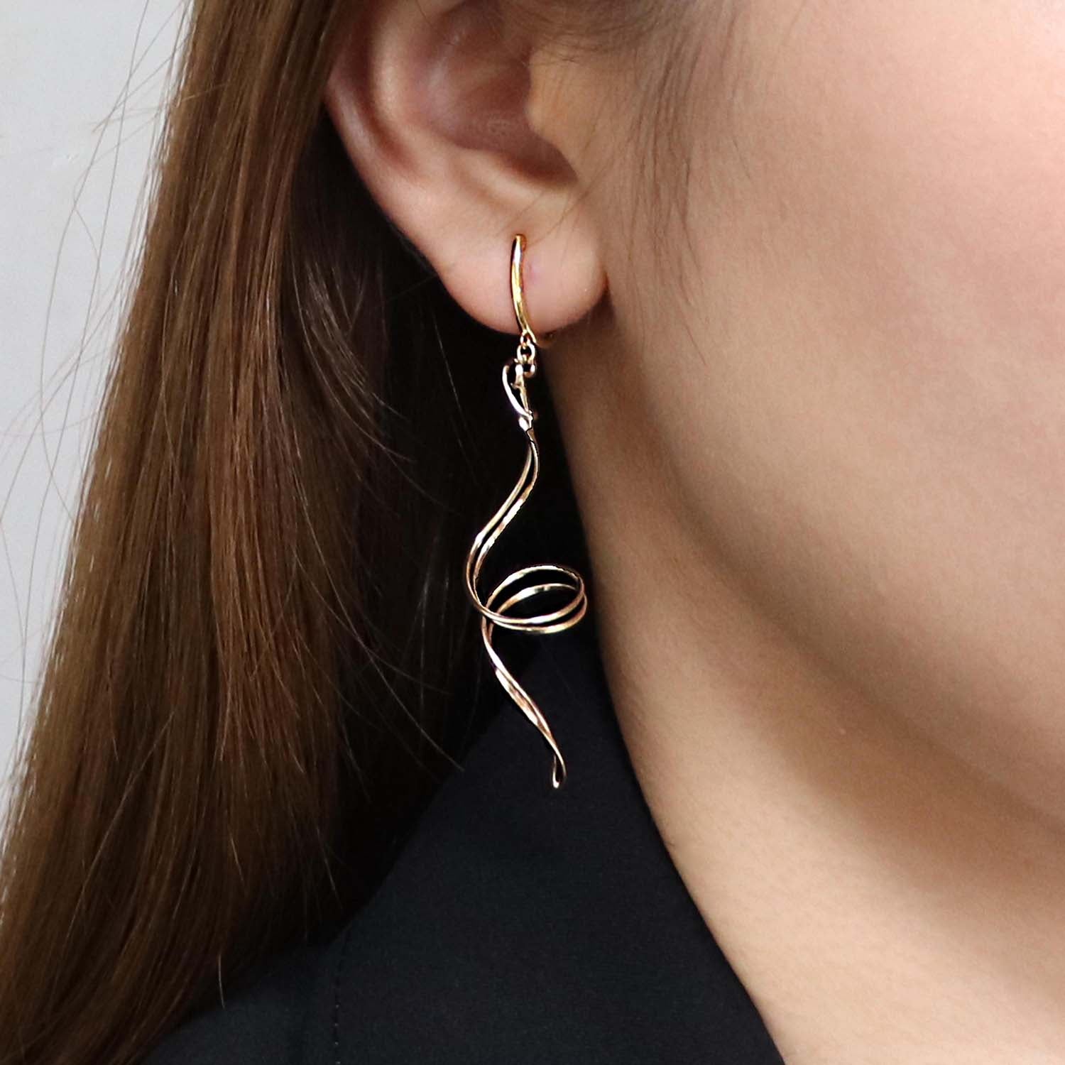 K14GF/SV  巡りのかたち イヤリング｜GFE4173GD