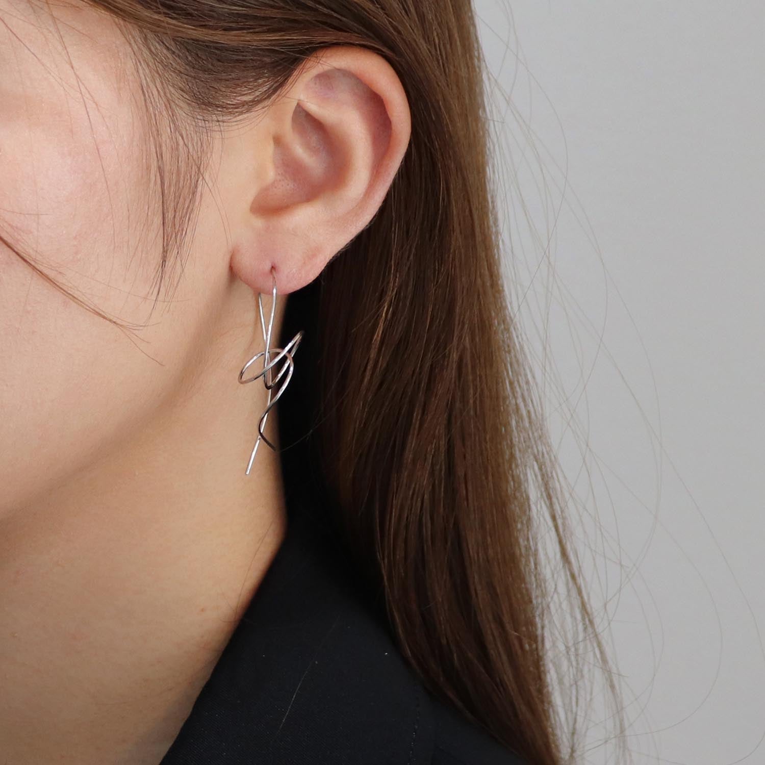22k9Pピアス MOON SETTING DIAMOND CHAIN PIERCED EARRINGS(2XP0346)Pt950