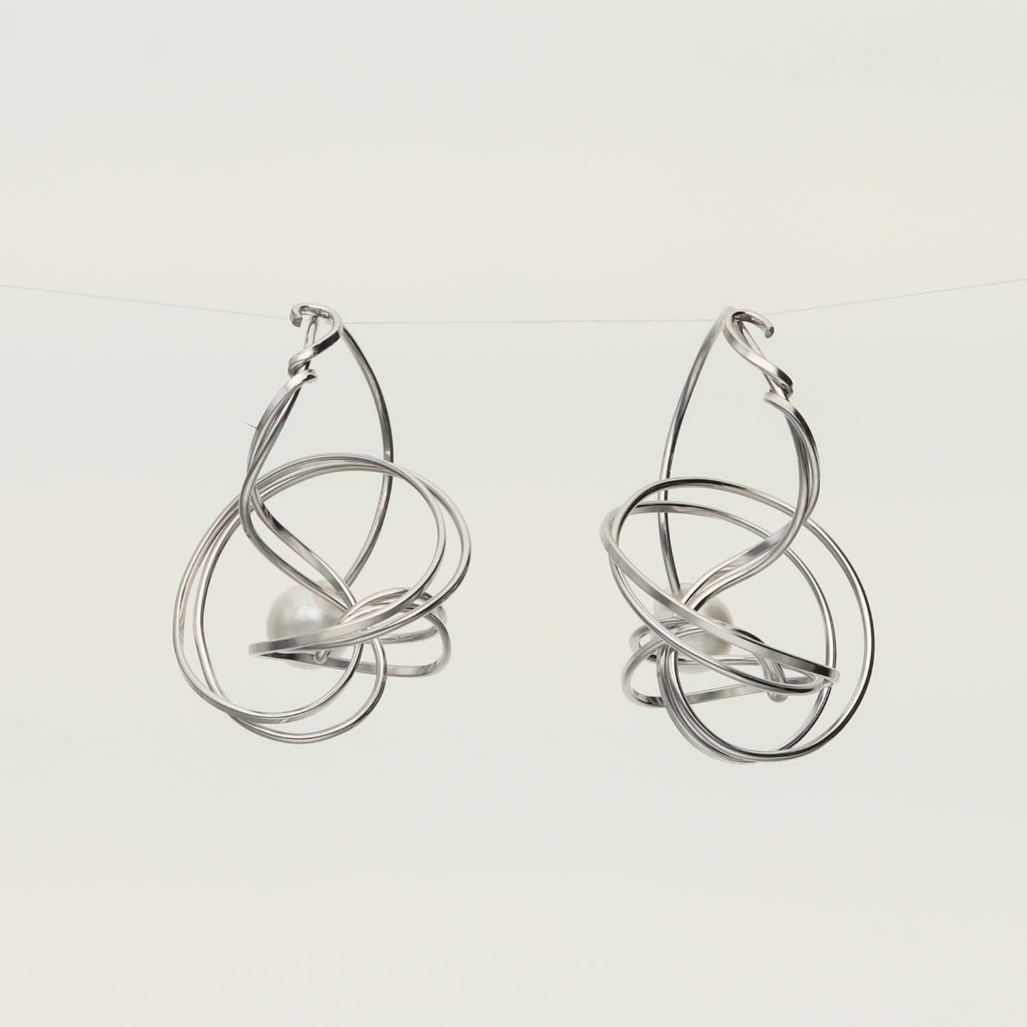 K14GF  輪のゆらぎ  ピアス｜GFP1362WH