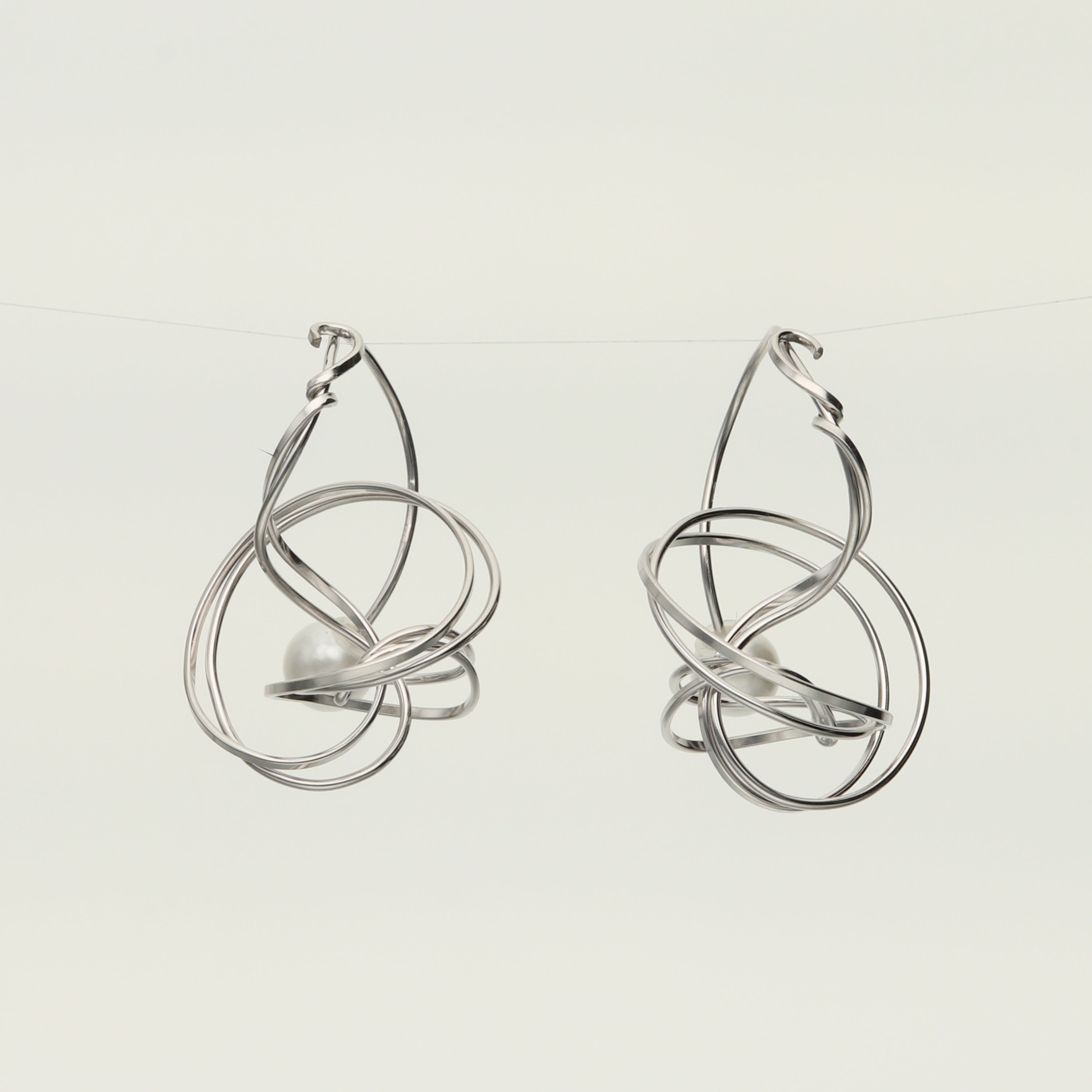 K14GF  輪のゆらぎ  ピアス｜GFP1362WH