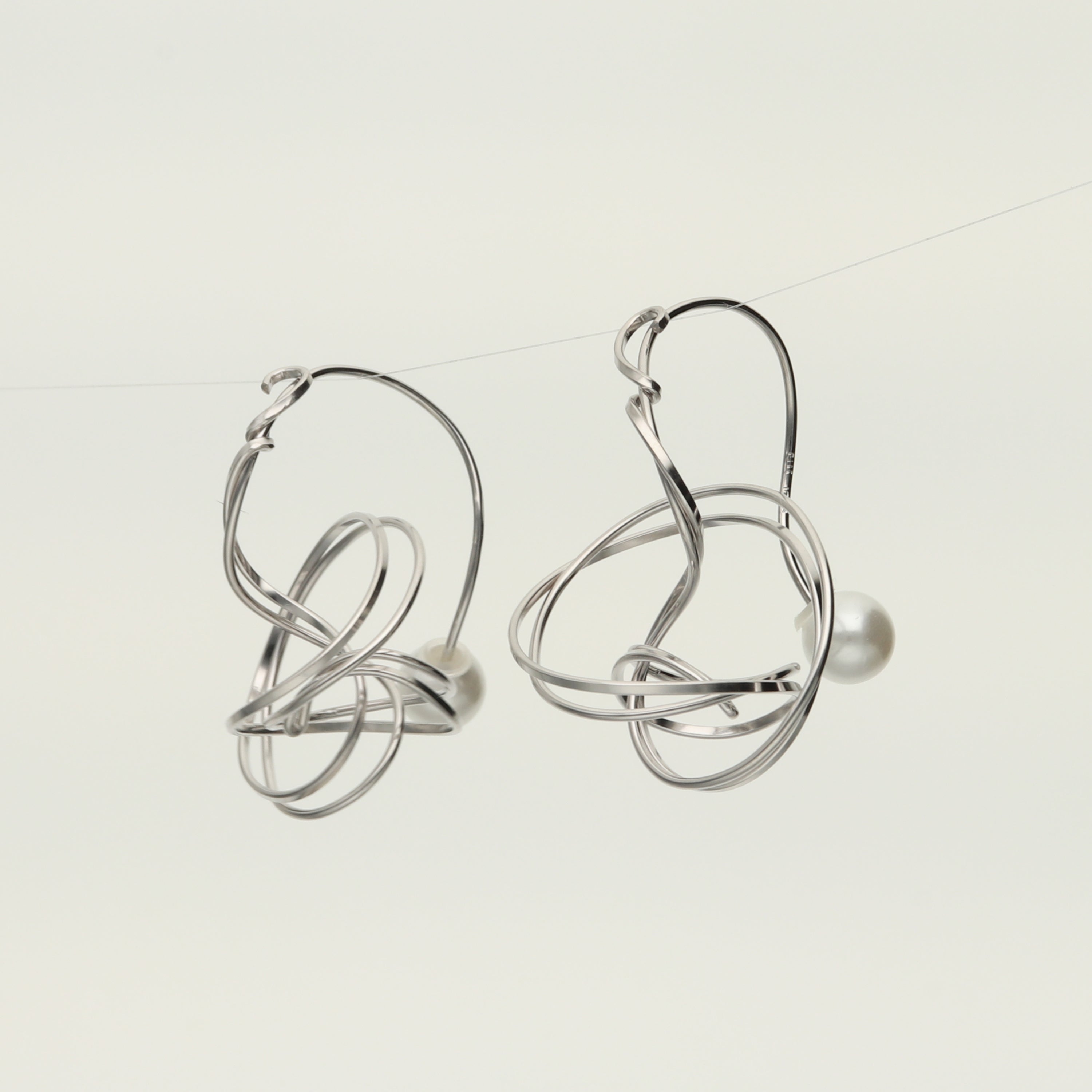 K14GF  輪のゆらぎ  ピアス｜GFP1362WH