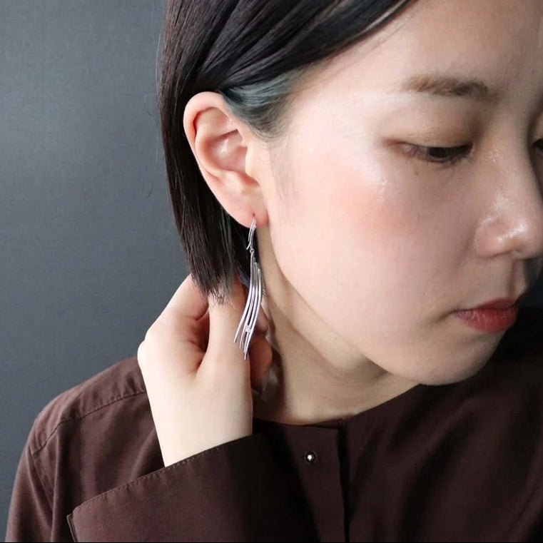 SV925  線に宿る光  ピアス｜GSV1042WH
