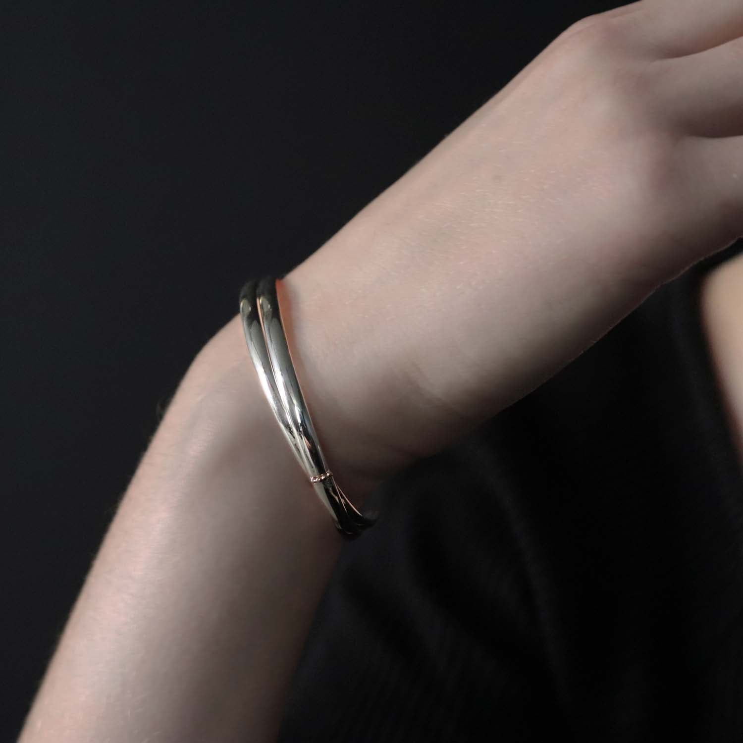 SV925/K10  軸をなぞる  バングル｜GSVK3003